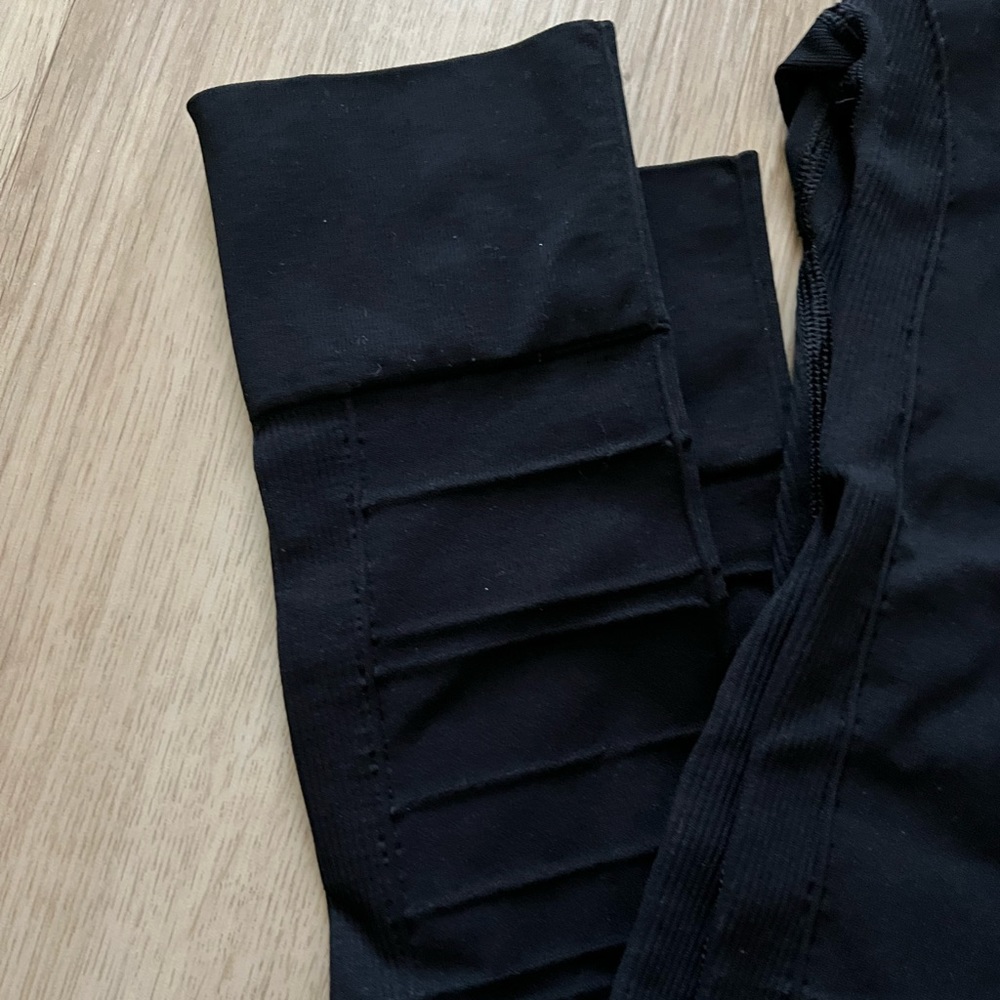 NWT Blanqi Hipster Cuffed Leggings - Picture 3 of 3